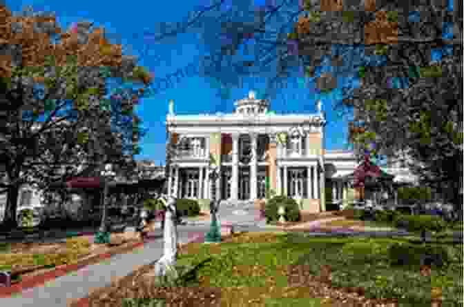 Antebellum Mansion In Middle Tennessee With White Columns And A Grand Verandah Architecture Of Middle Tennessee: The Historic American Buildings Survey (Vintage Vanderbilt)