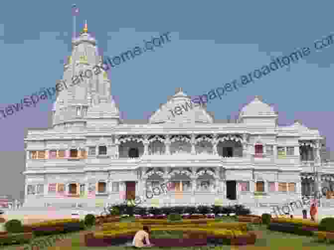 Newlyweds Posing In Front Of The Krishna Janmabhoomi Temple In Mathura Honeymoon In Mathura And Vrindavan